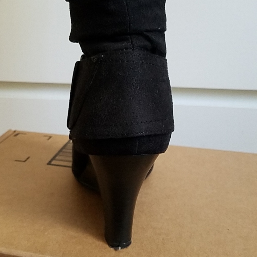 Boots - Picture 4 of 4